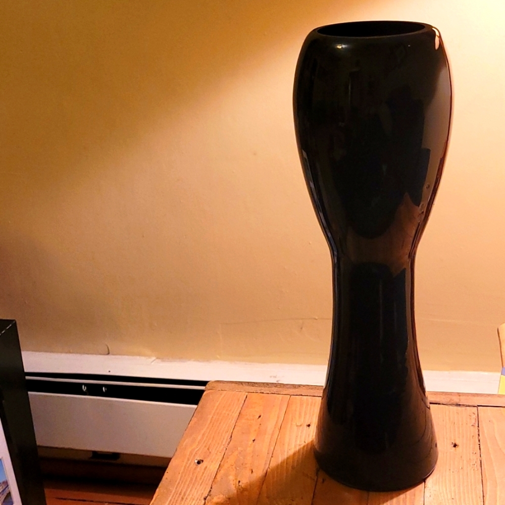 Alfred Sung black vase